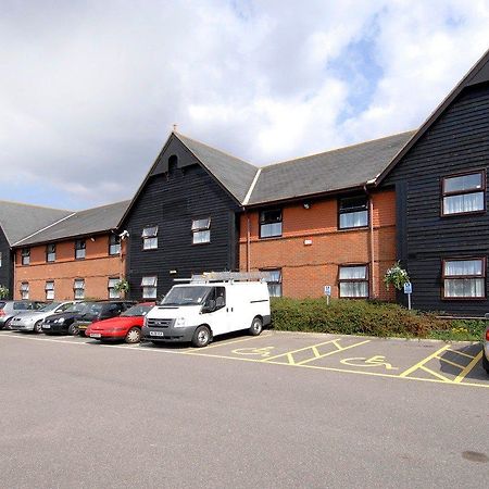 Premier Inn Poole Centre Екстериор снимка